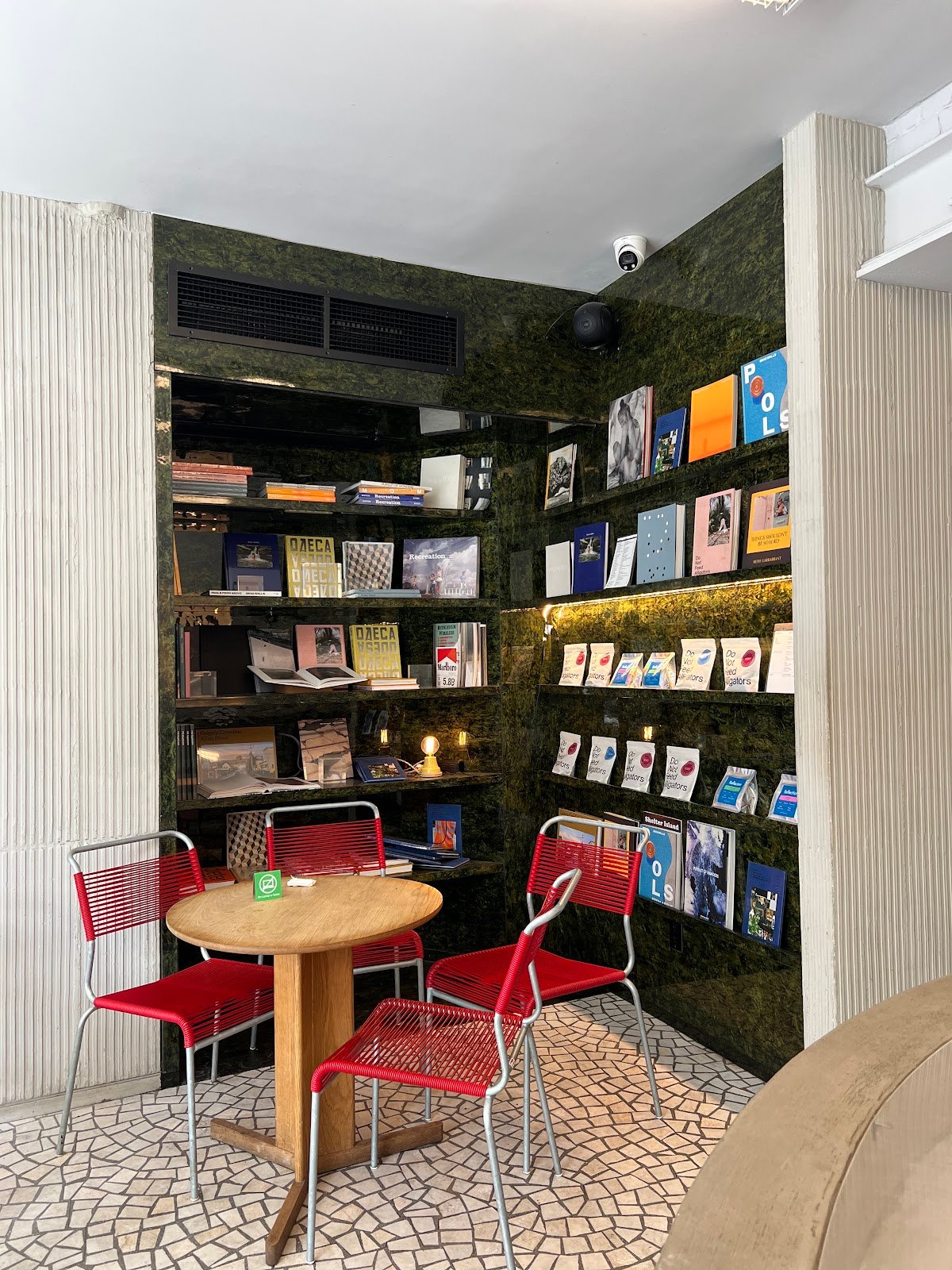 Do Not Feed Alligators specialty coffee shop in New York - photo 8