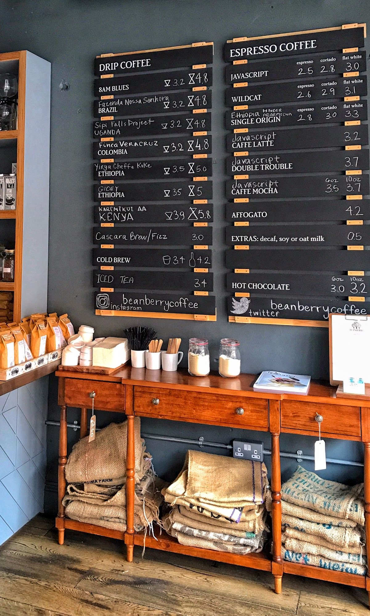 Beanberry Coffee Company specialty coffee shop in London - photo 8