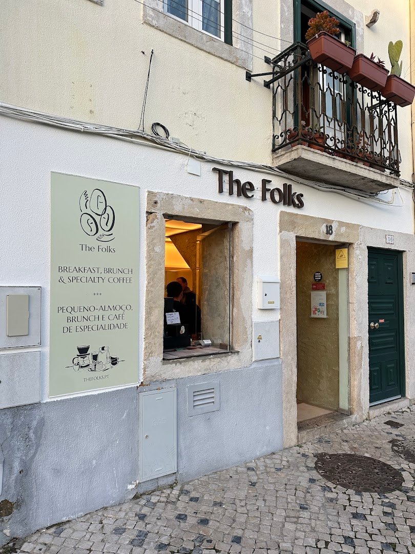 Storefront of The Folks Belém, specialty coffee shop in Lisbon