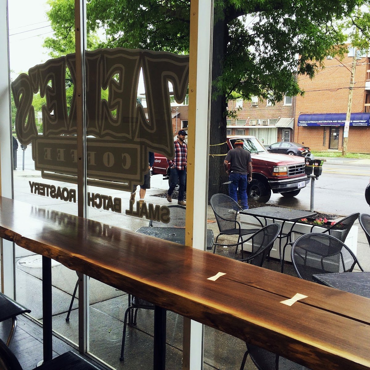 Zeke's Coffee of DC specialty coffee shop in Washington, D.C. - photo 2