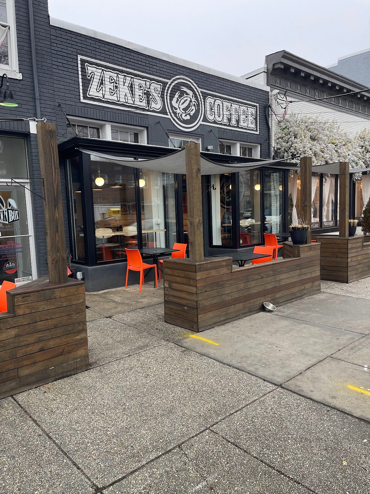 Zeke's Coffee of DC specialty coffee shop in Washington, D.C. - photo 3