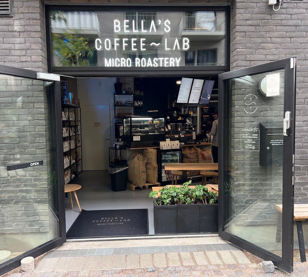 Bellas Coffee Lab Roastery specialty coffee shop in Copenhagen - photo 4