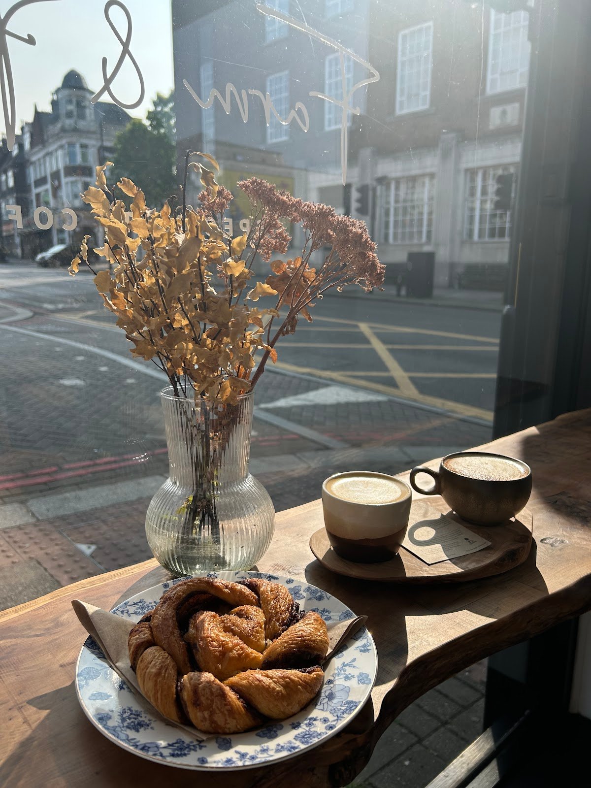 Farm & Flynn specialty coffee shop in London - photo 4