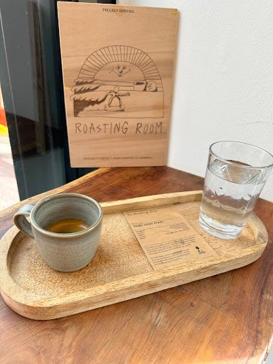 Farm & Flynn specialty coffee shop in London - photo 8