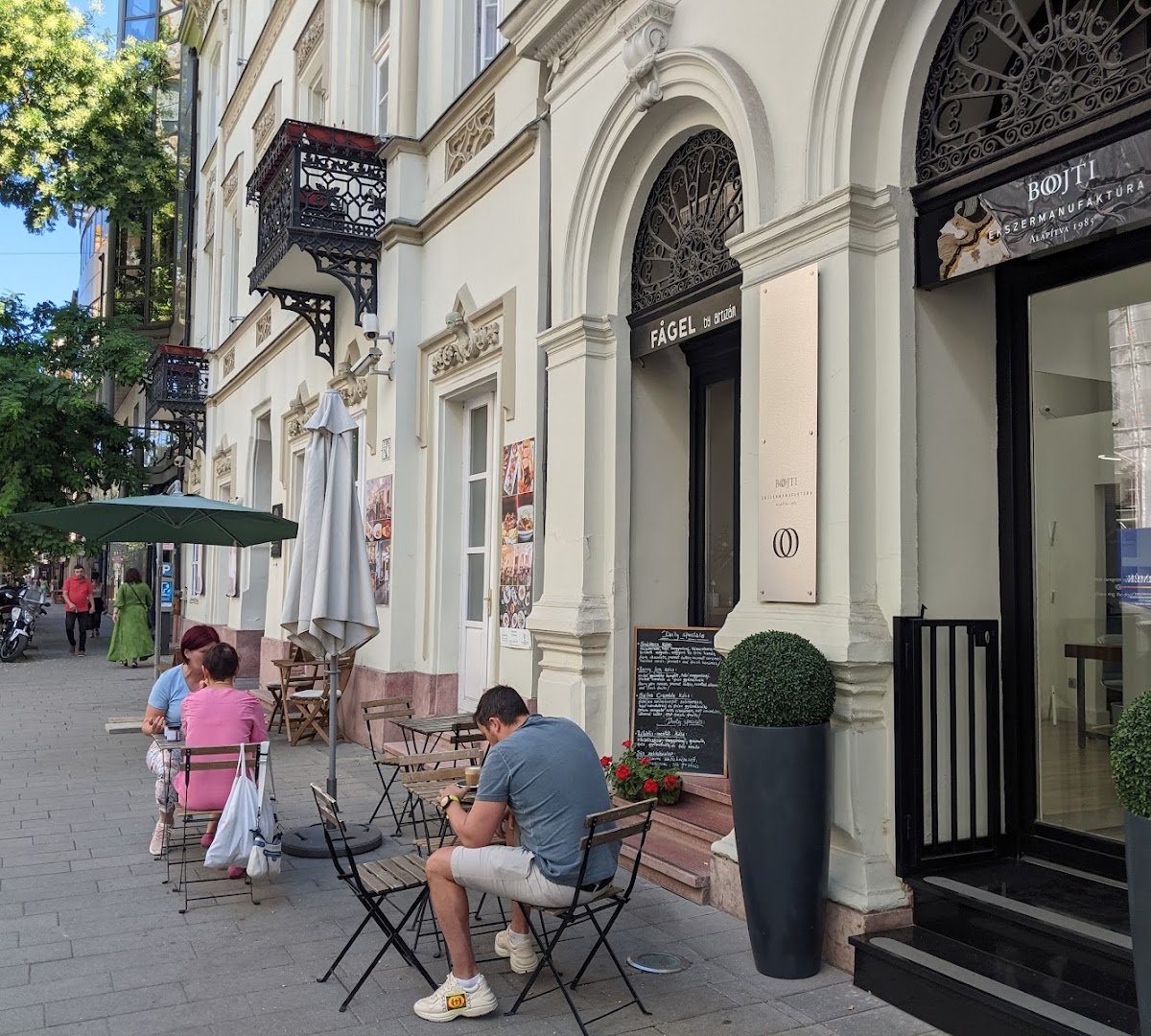 Fågel by Artizán specialty coffee shop in Budapest - photo 2