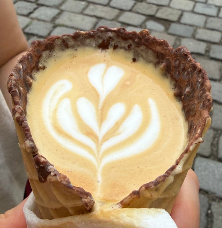 Coffee at Fenster Café, specialty coffee shop in Vienna