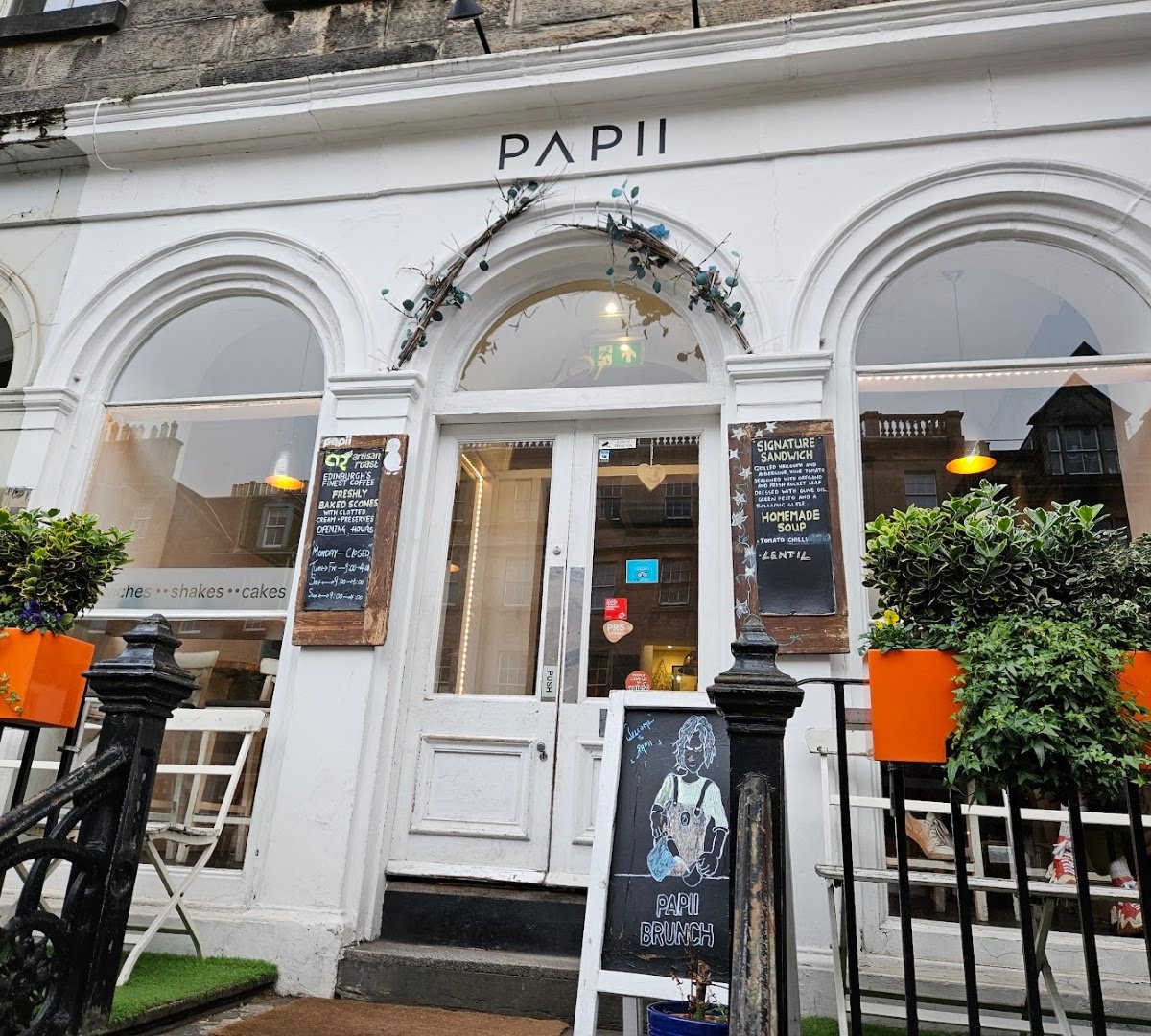 Storefront of Papii, specialty coffee shop in Edinburgh