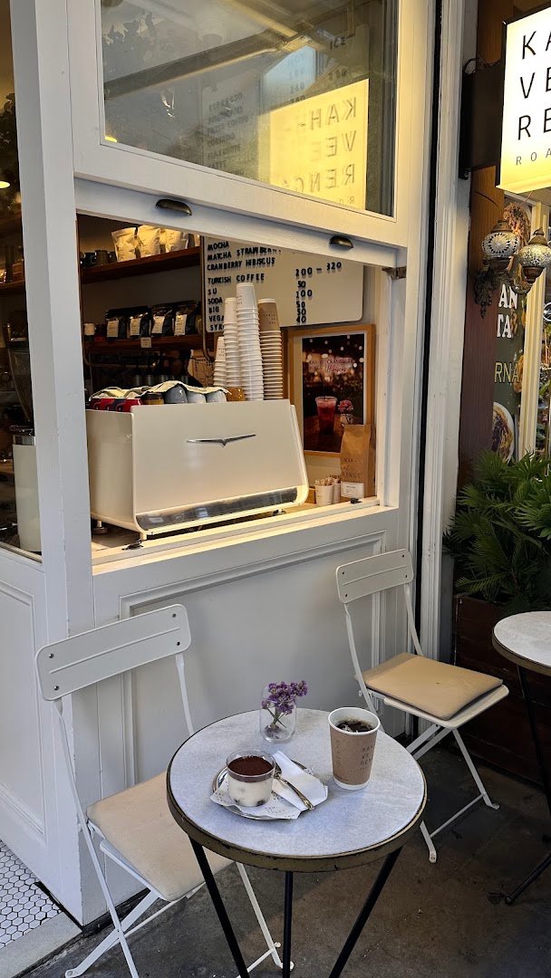 Kahverengi Roastery Nişantaşı specialty coffee shop in Istanbul - photo 5