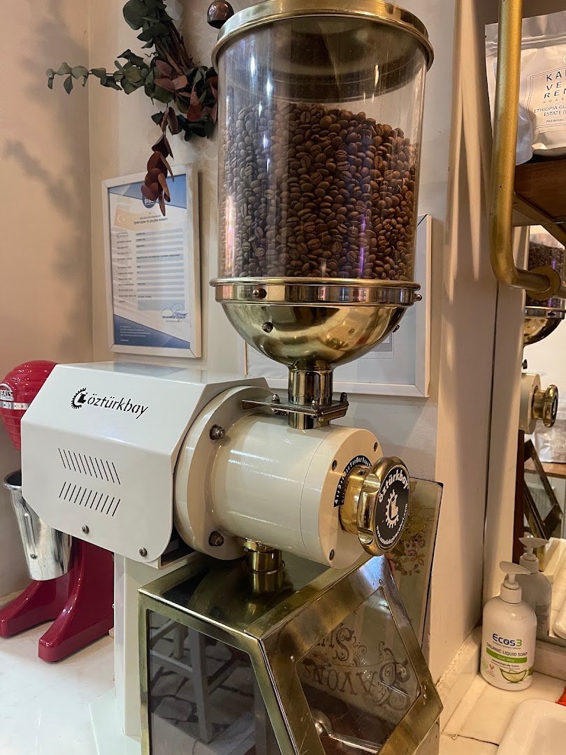 Kahverengi Roastery Nişantaşı specialty coffee shop in Istanbul - photo 10