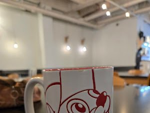 Intelligentsia Coffee Broadway Coffeebar specialty coffee shop in Chicago - photo 9