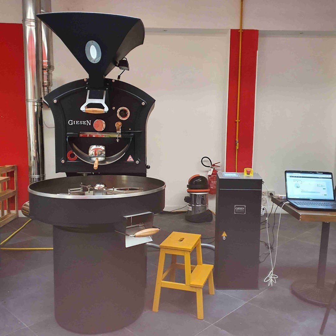 Interior of Aliena Coffee Roasters, specialty coffee shop in Rome