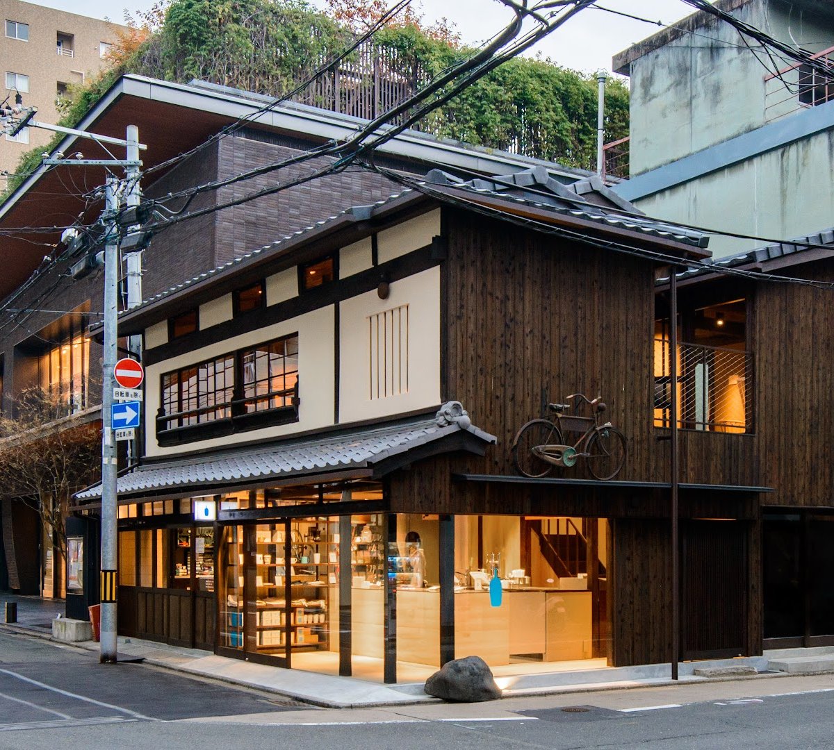 Blue Bottle Coffee - Kyoto Rokkaku Cafe specialty coffee shop in Kyoto - photo 4