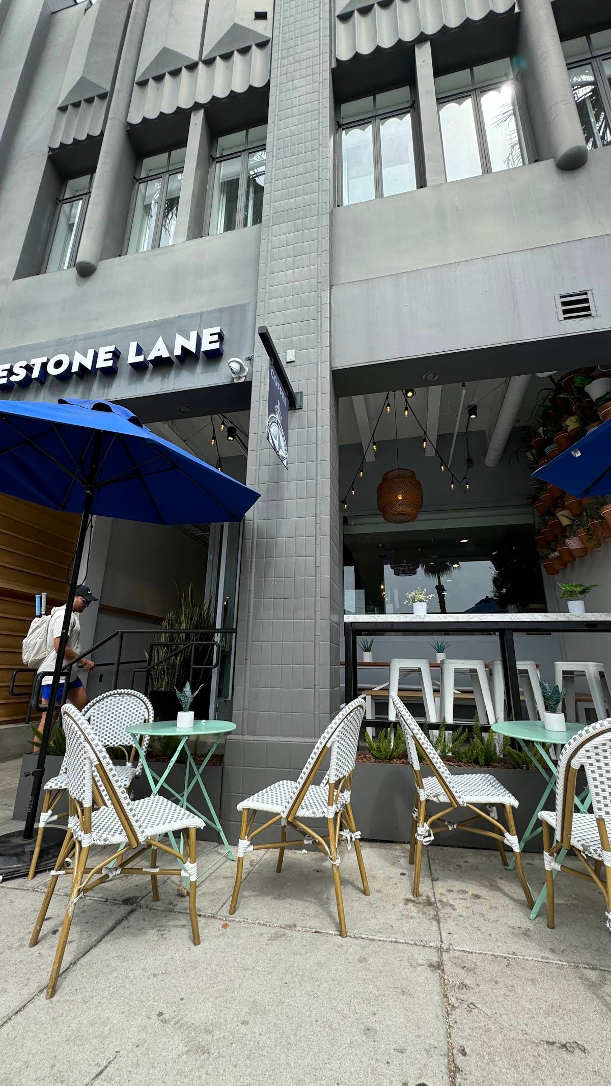 Bluestone Lane Santa Monica Coffee Shop specialty coffee shop in Los Angeles - photo 4