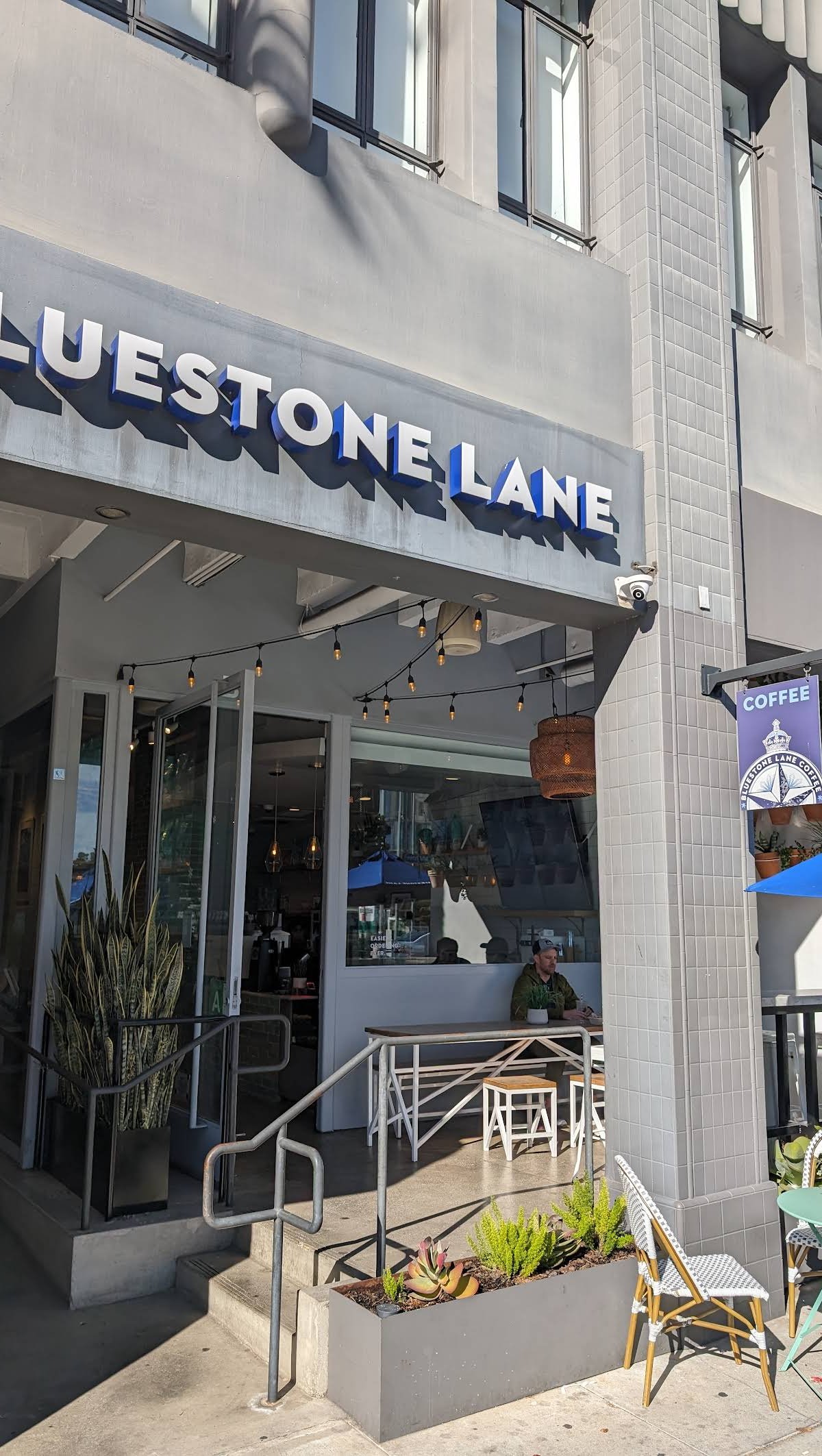 Bluestone Lane Santa Monica Coffee Shop specialty coffee shop in Los Angeles - photo 5