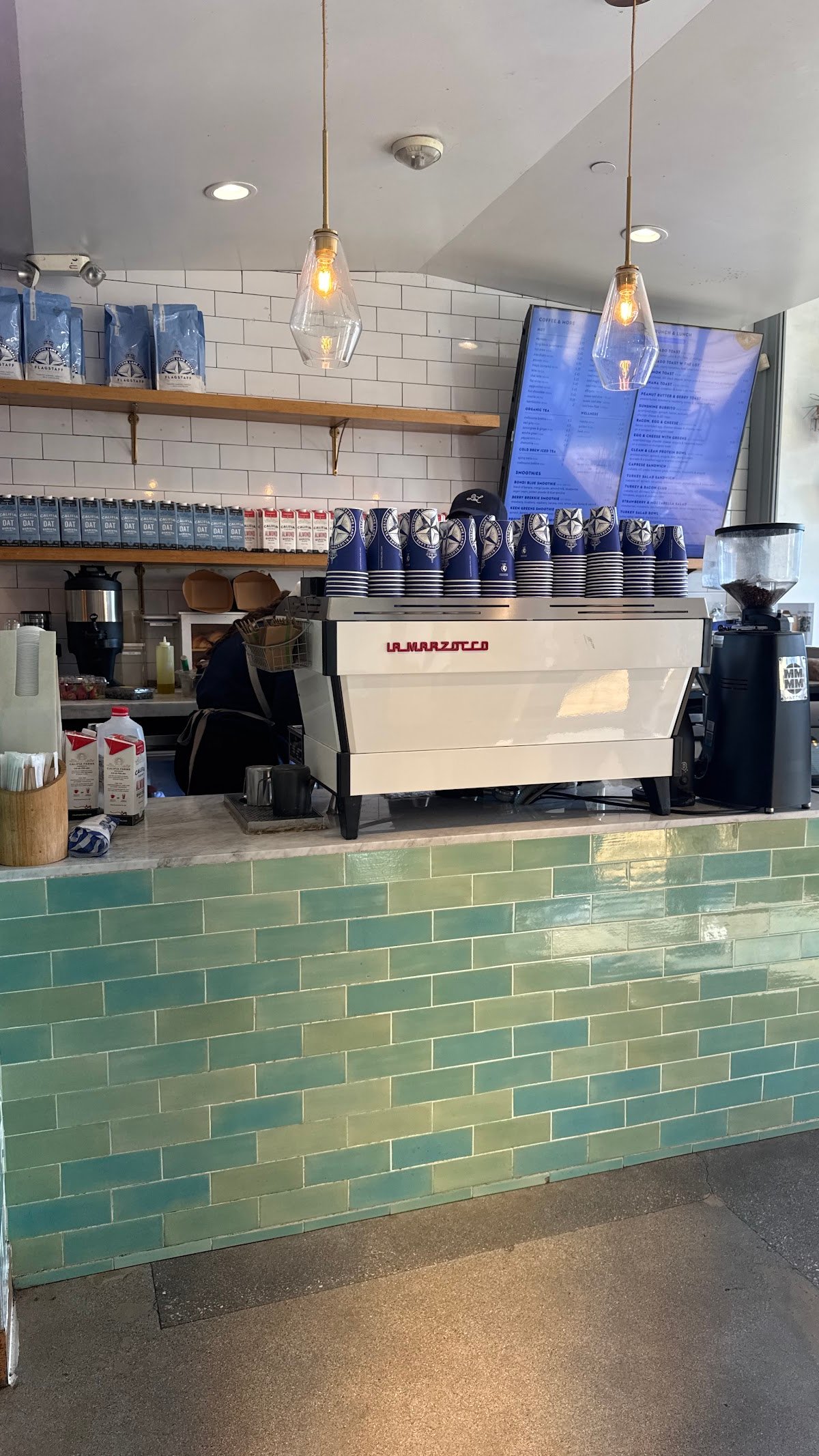 Bluestone Lane Santa Monica Coffee Shop specialty coffee shop in Los Angeles - photo 6