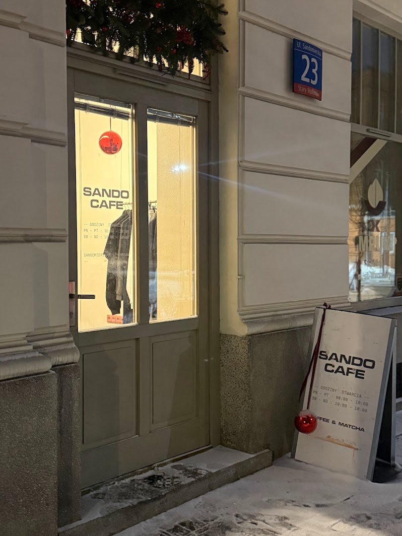 Storefront of Sando Cafe, specialty coffee shop in Warsaw