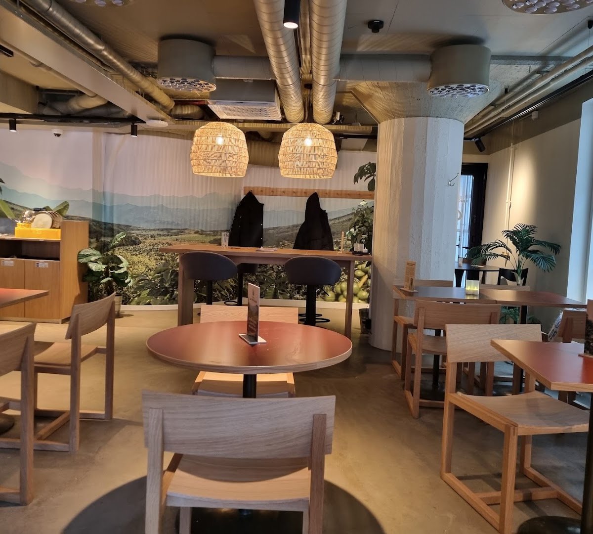 Interior of Finca Las Ventanas Café, specialty coffee shop in Helsinki