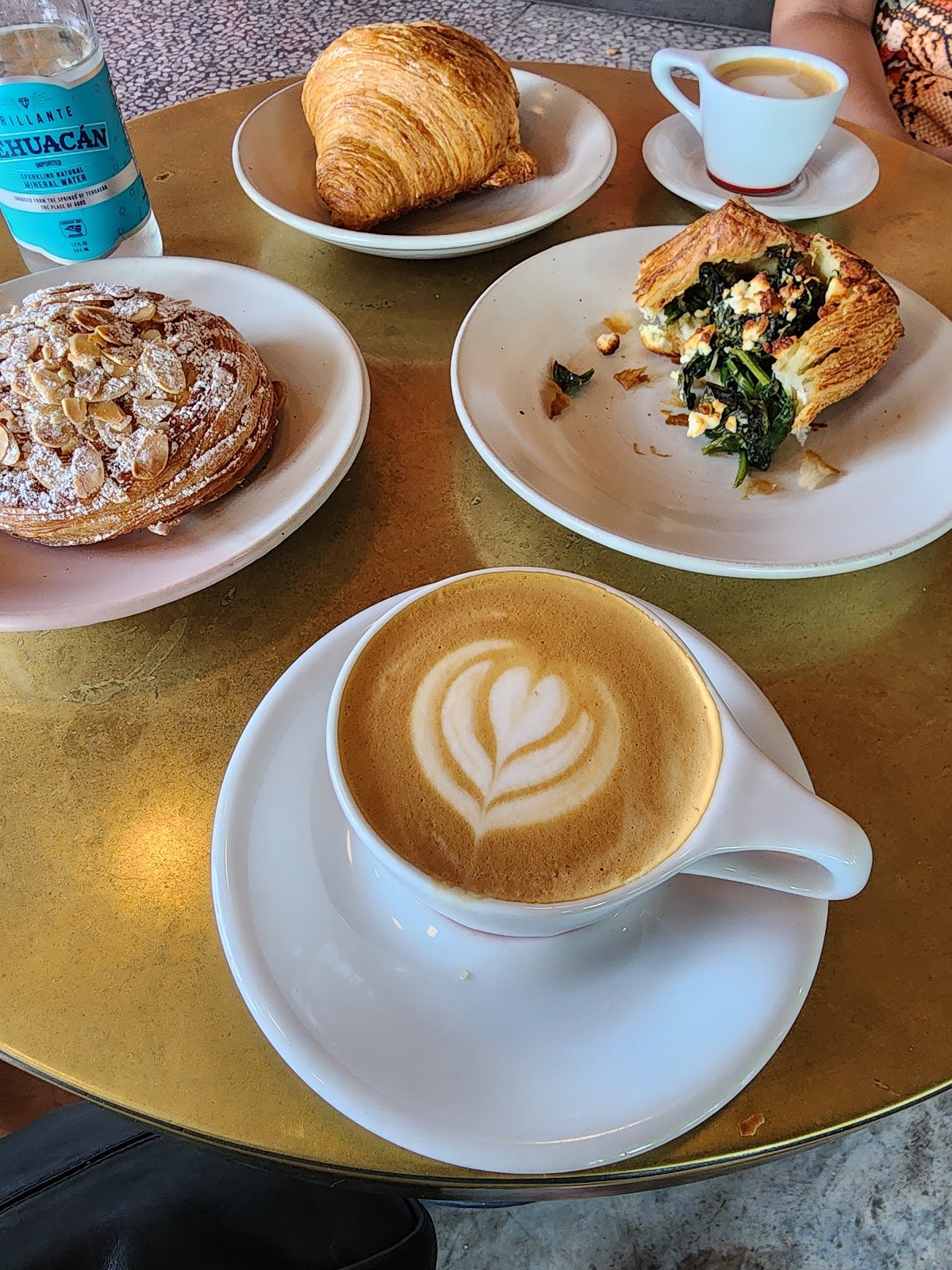 Intelligentsia Coffee Hollywood Coffeebar specialty coffee shop in Los Angeles - photo 4