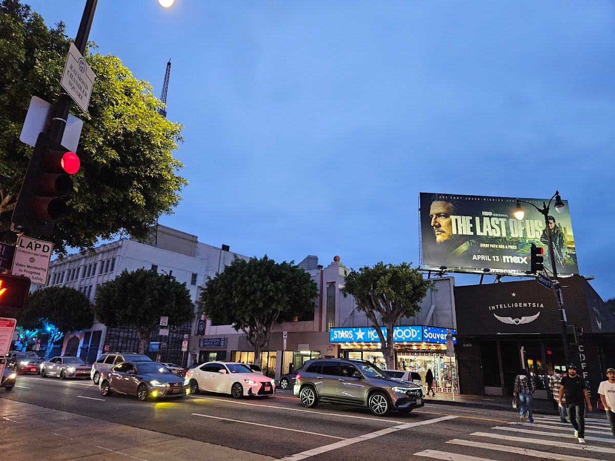 Intelligentsia Coffee Hollywood Coffeebar specialty coffee shop in Los Angeles - photo 8