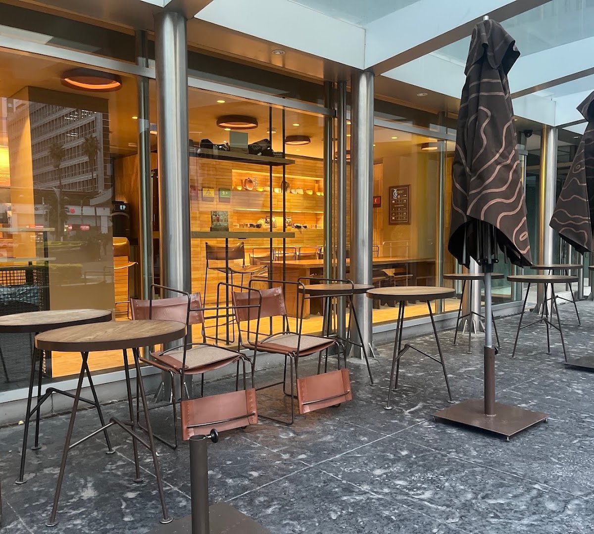 Storefront of Tierra Garat Independencia, specialty coffee shop in Mexico City
