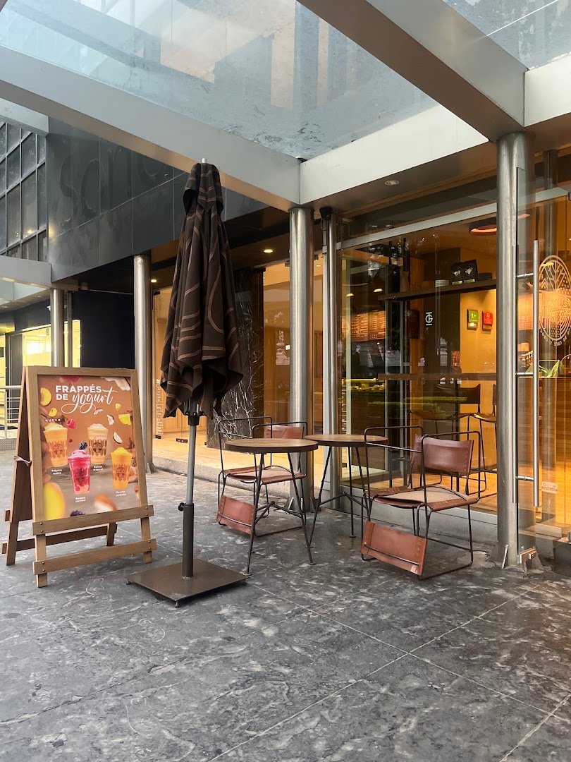 Storefront of Tierra Garat Independencia, specialty coffee shop in Mexico City