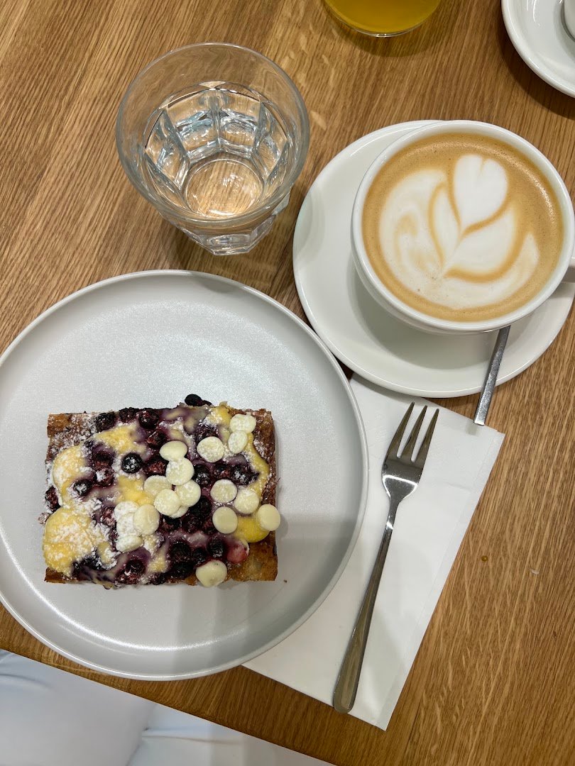 Coffee at TISSE Bakery Smíchov, specialty coffee shop in Prague