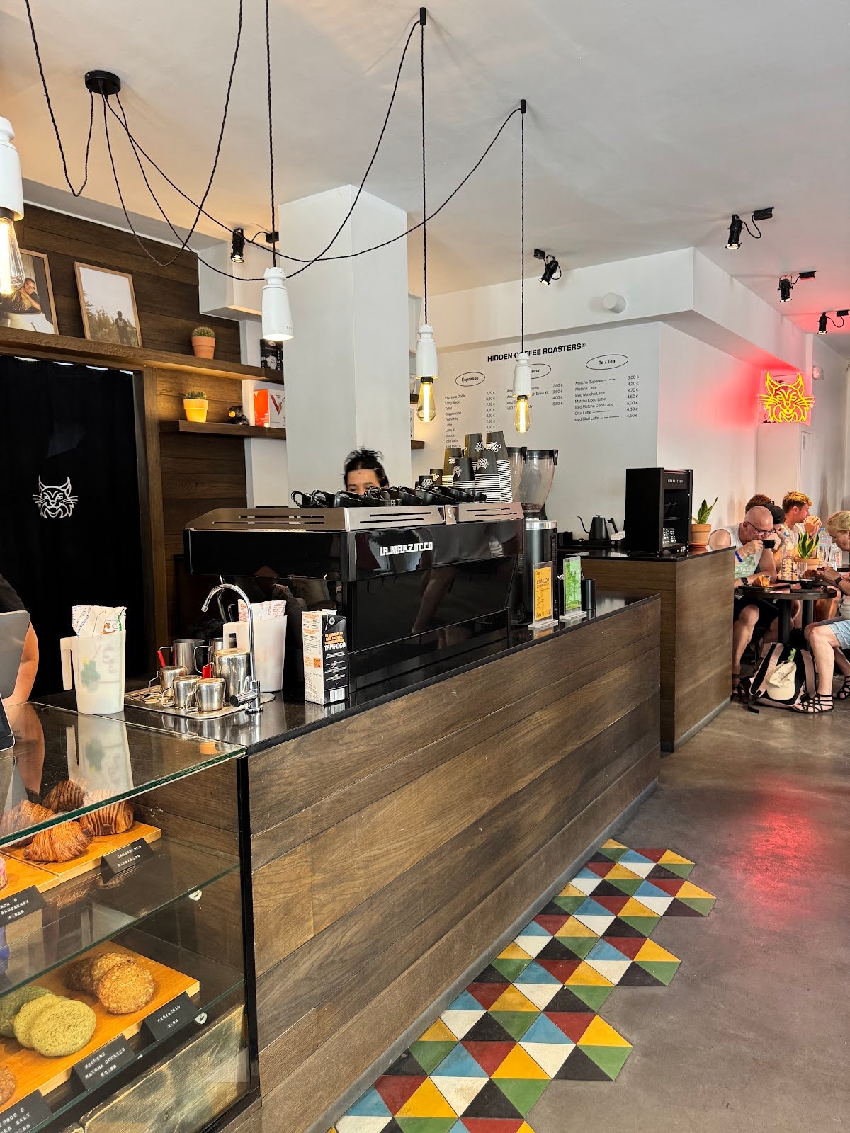 Hidden Coffee Roasters - El Born specialty coffee shop in Barcelona - photo 3