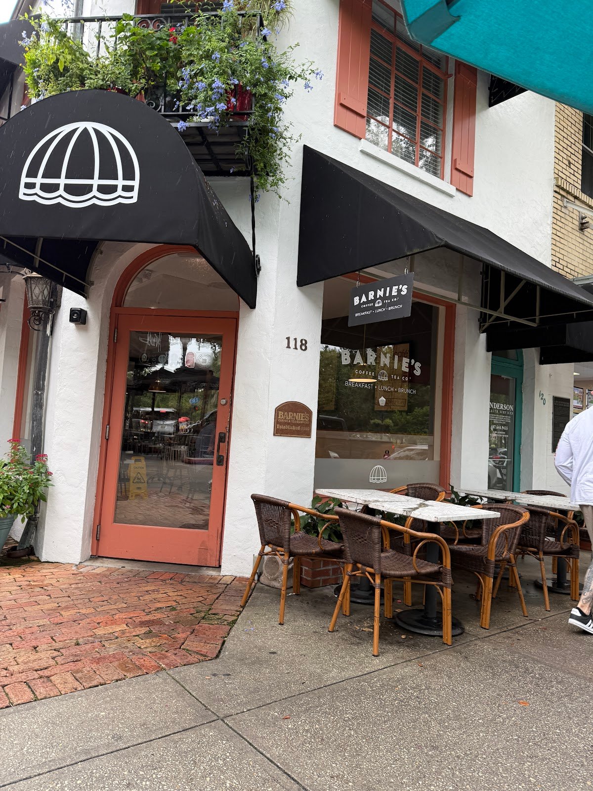 Barnie's Coffee & Tea Co. specialty coffee shop in Orlando - photo 6