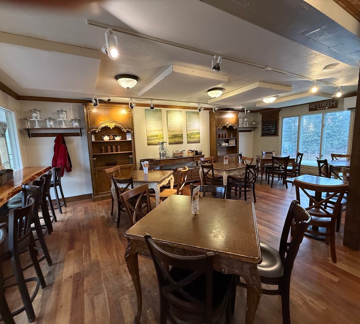 Interior of Stowe Bee Bakery & Cafe, specialty coffee shop in Stowe