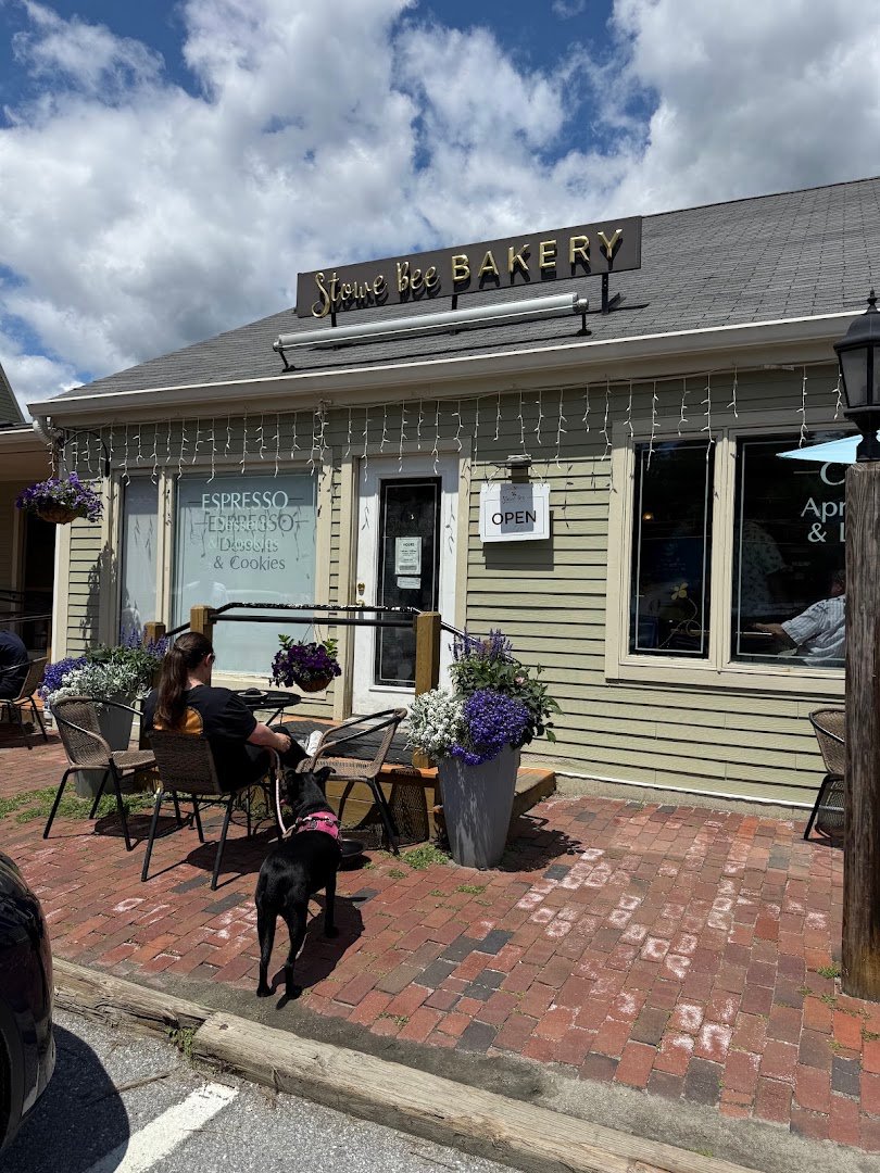 Storefront of Stowe Bee Bakery & Cafe, specialty coffee shop in Stowe