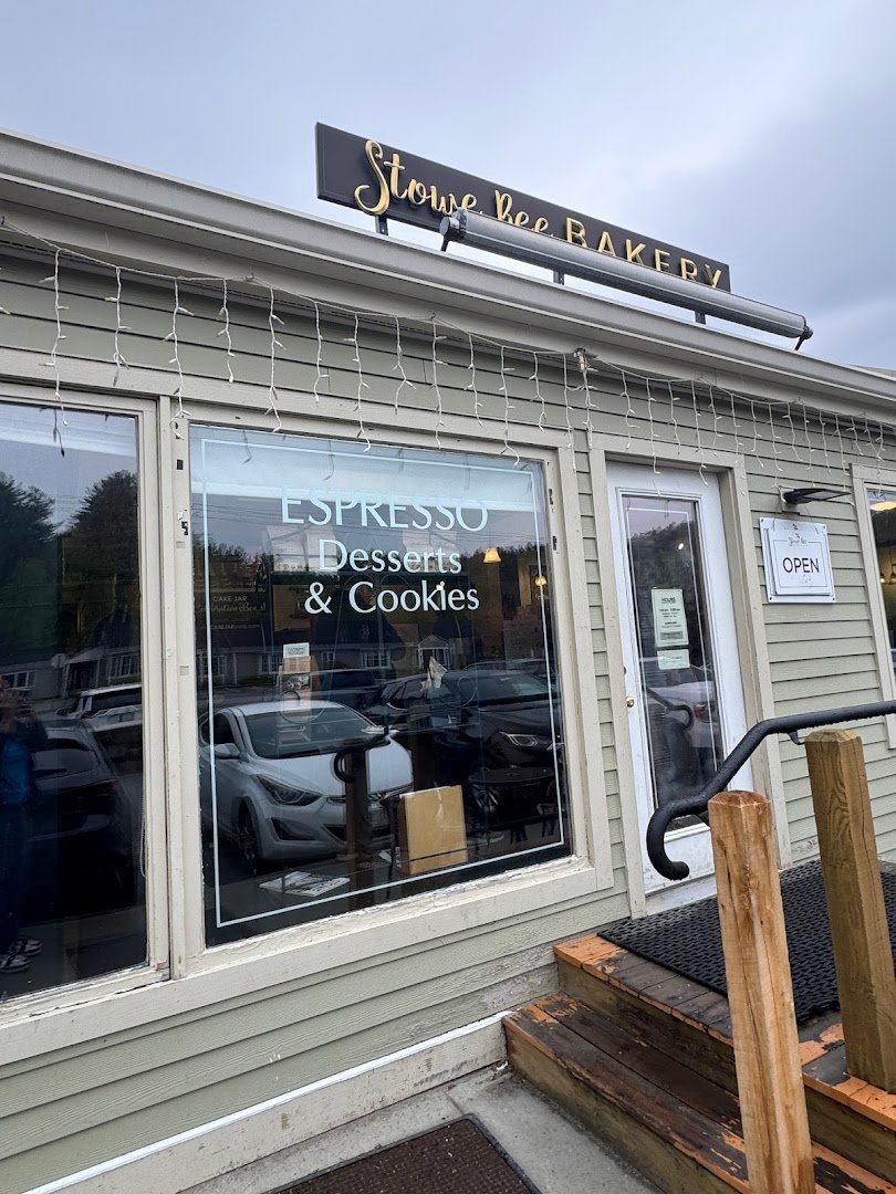 Storefront of Stowe Bee Bakery & Cafe, specialty coffee shop in Stowe