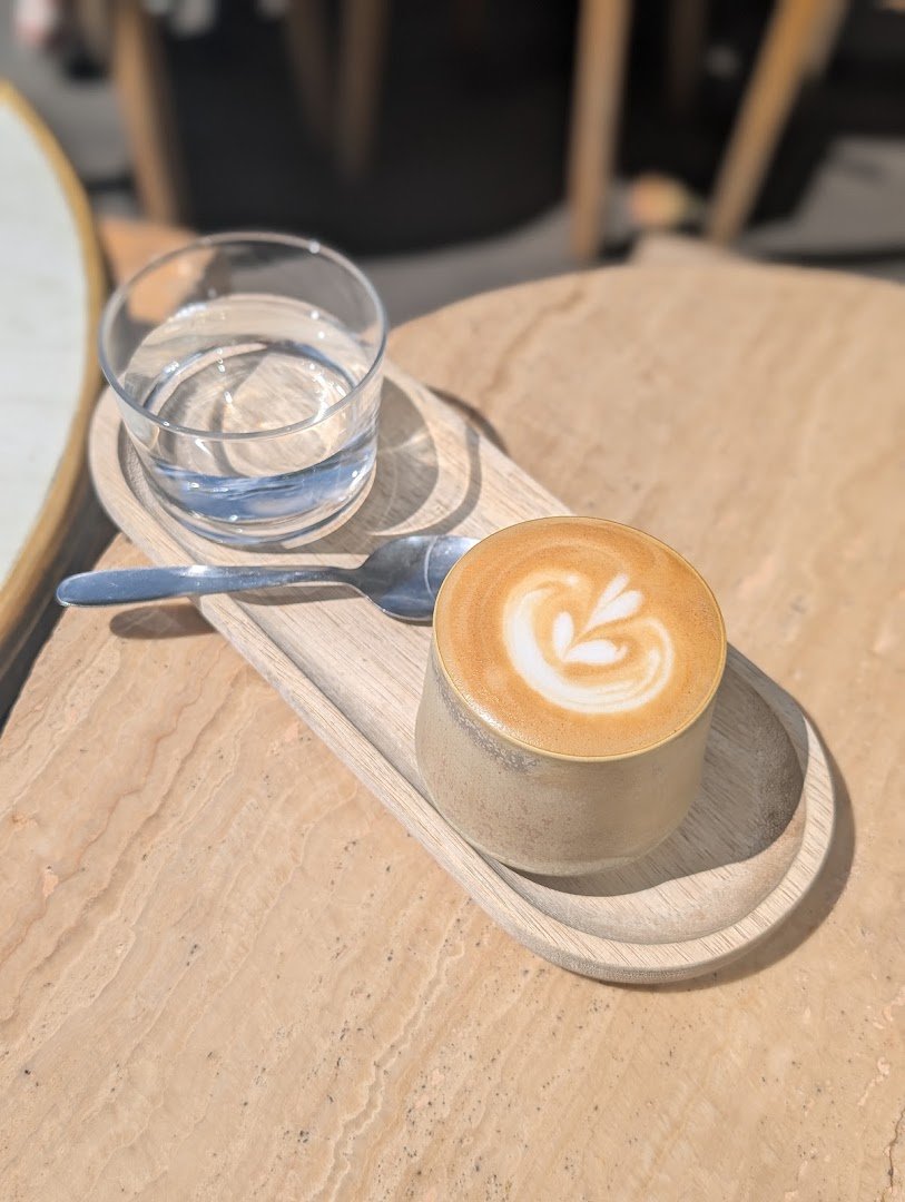 I.O Café specialty coffee shop in Paris - photo 3