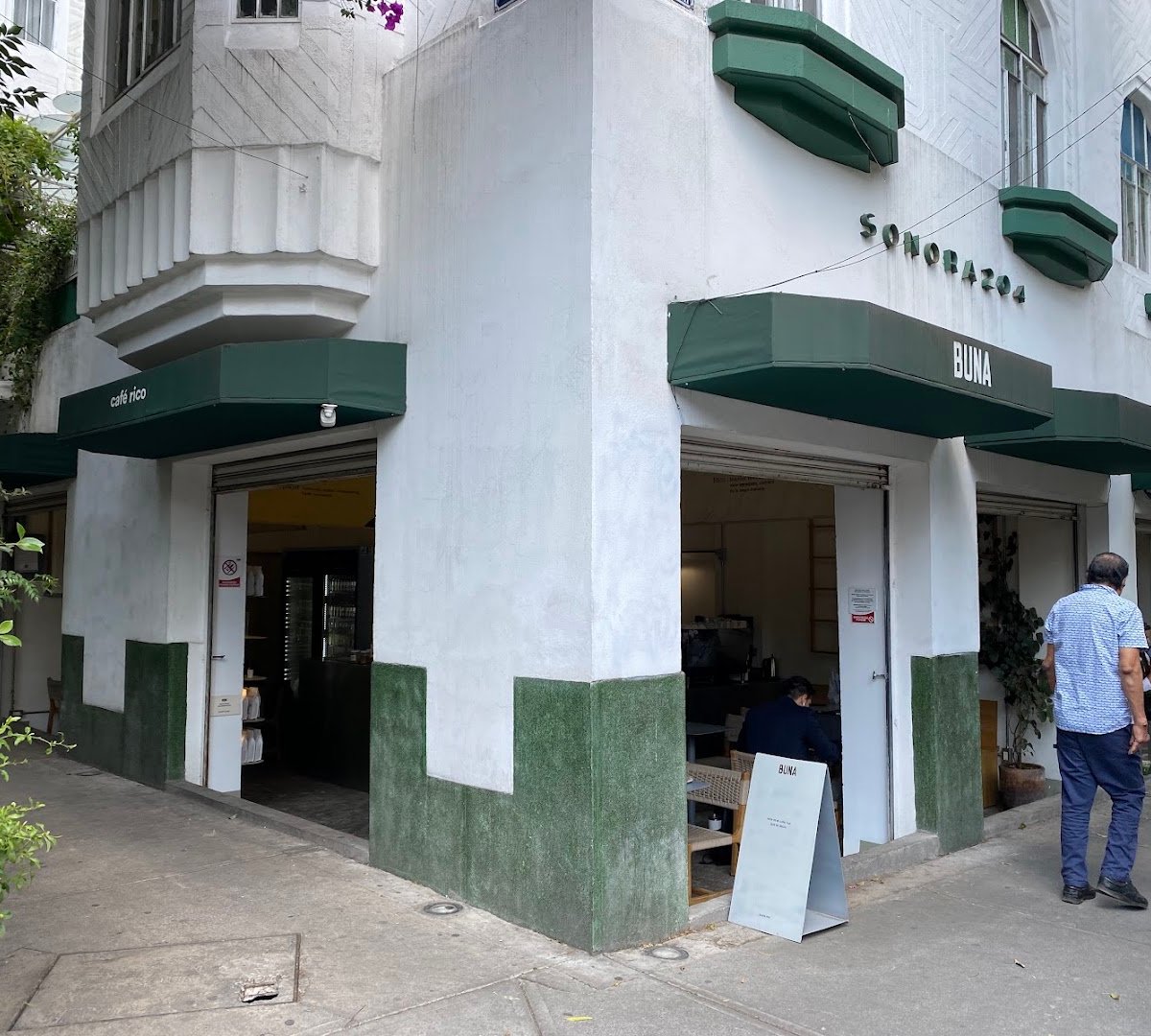 Storefront of BUNA Condesa, specialty coffee shop in Mexico City