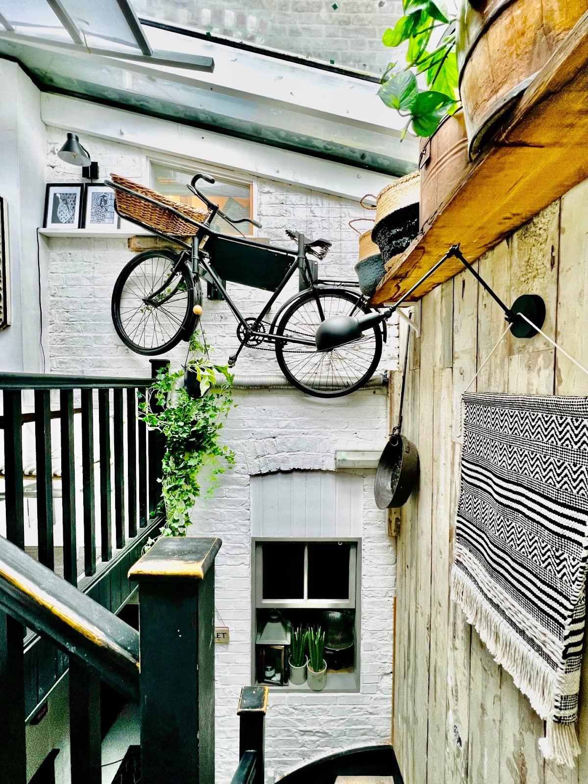 Sawyer and Gray specialty coffee shop in London - photo 3