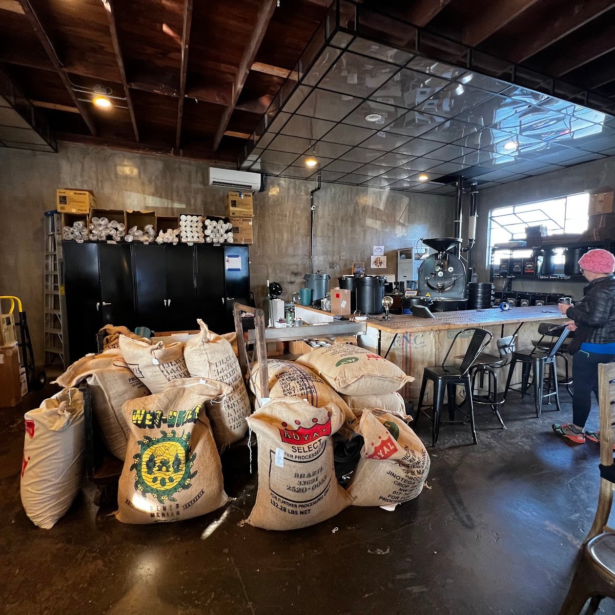 Smoky Hollow Roasters specialty coffee shop in Los Angeles - photo 15