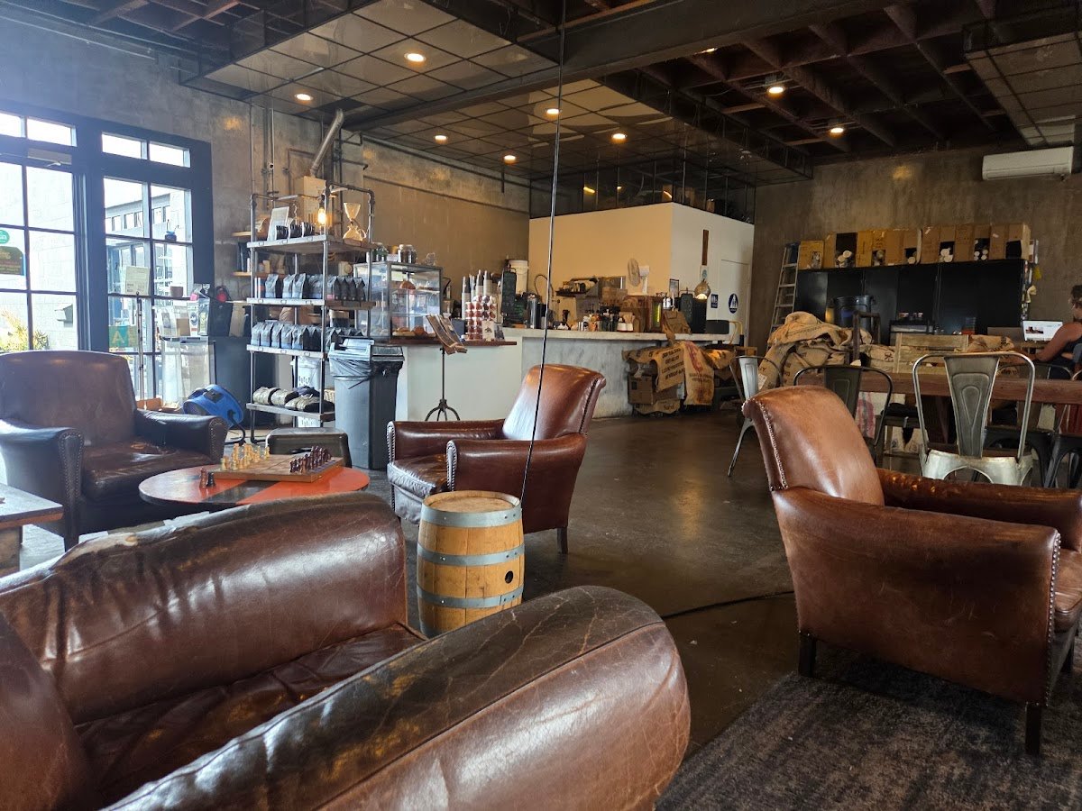 Smoky Hollow Roasters specialty coffee shop in Los Angeles - photo 3