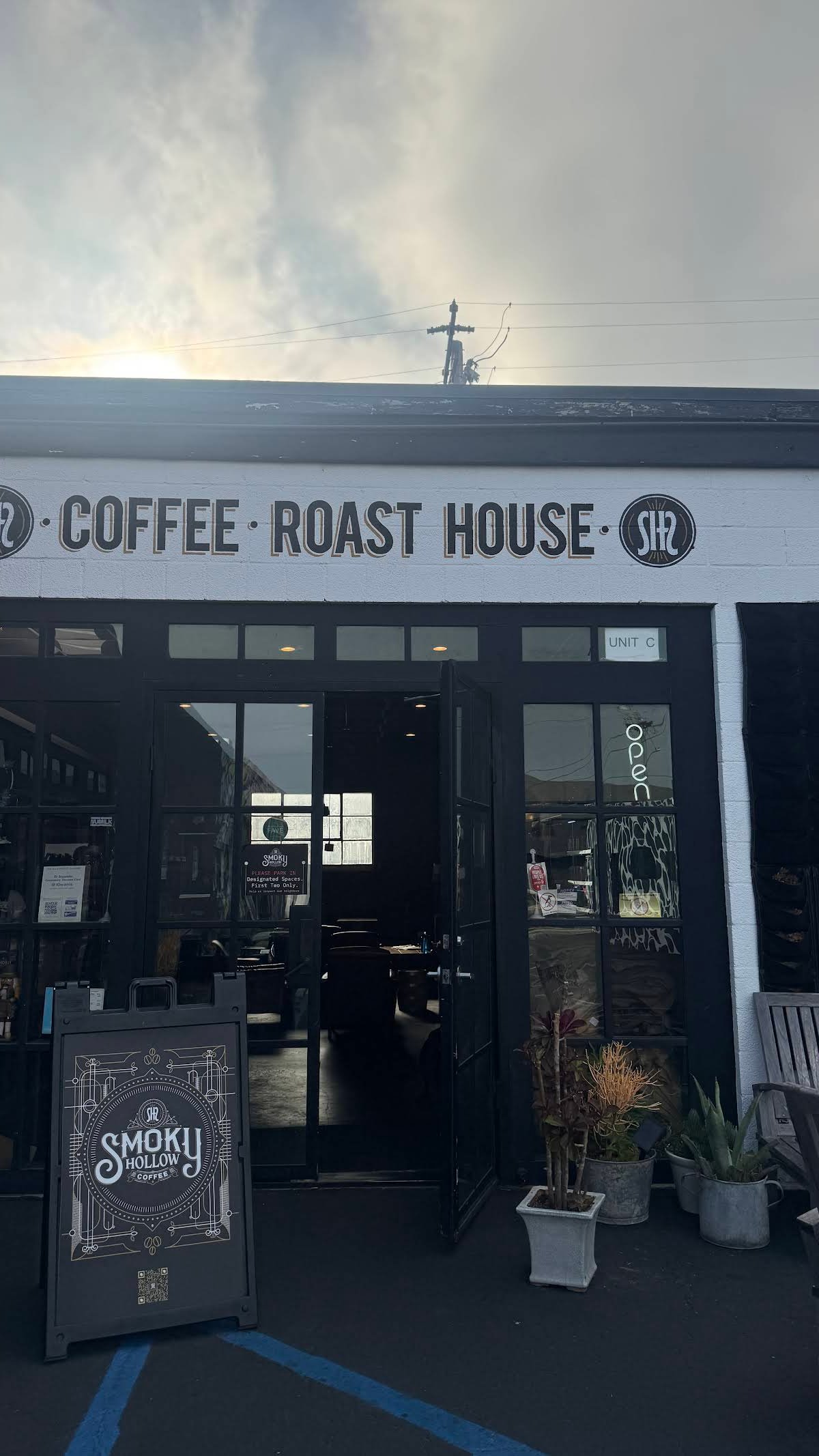 Smoky Hollow Roasters specialty coffee shop in Los Angeles - photo 9