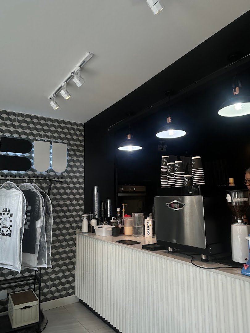 Black&White Street Coffee Bar specialty coffee shop in Bangkok - photo 4
