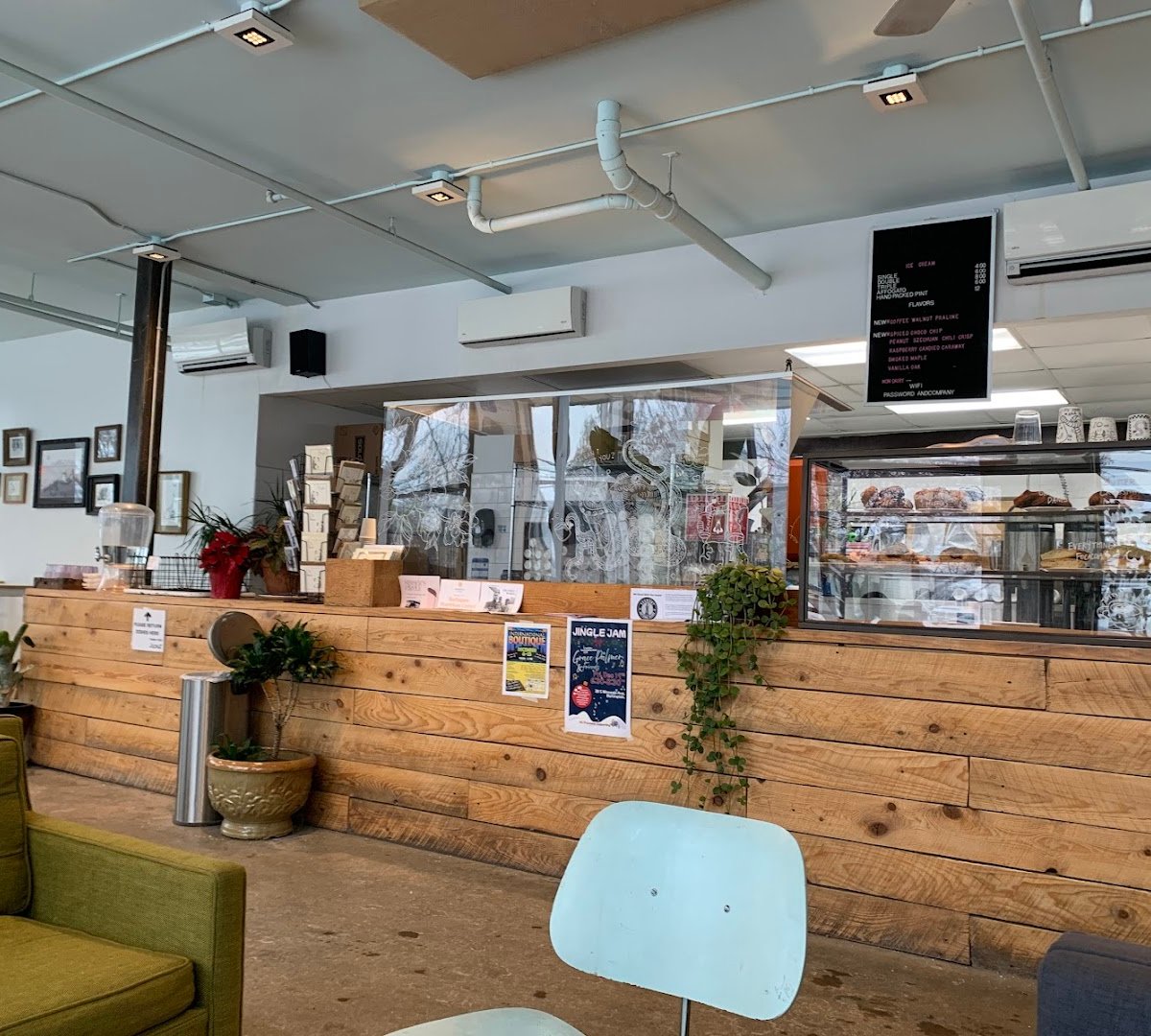 Scout O.N.E. specialty coffee shop in Burlington - photo 2