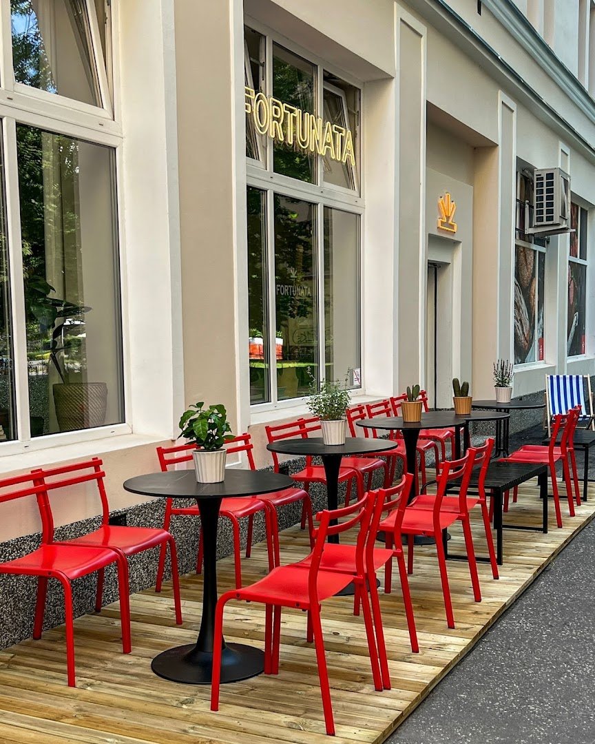 Storefront of Fortunata, specialty coffee shop in Warsaw
