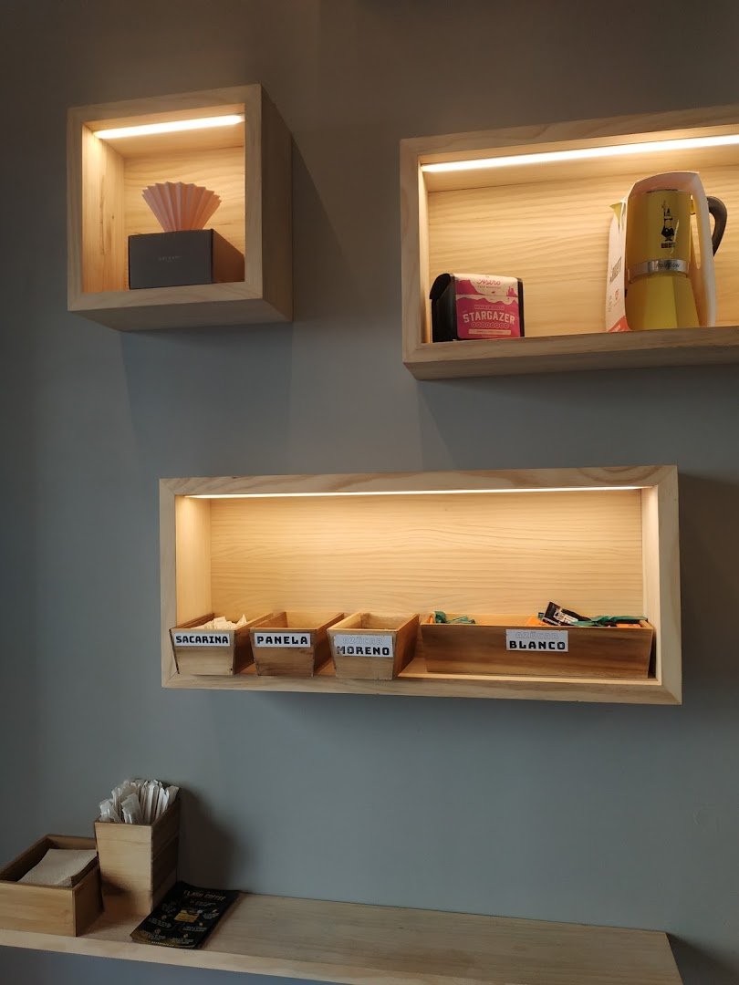 Astro Café Nuevos Ministerios (MAD) specialty coffee shop in Madrid - photo 2