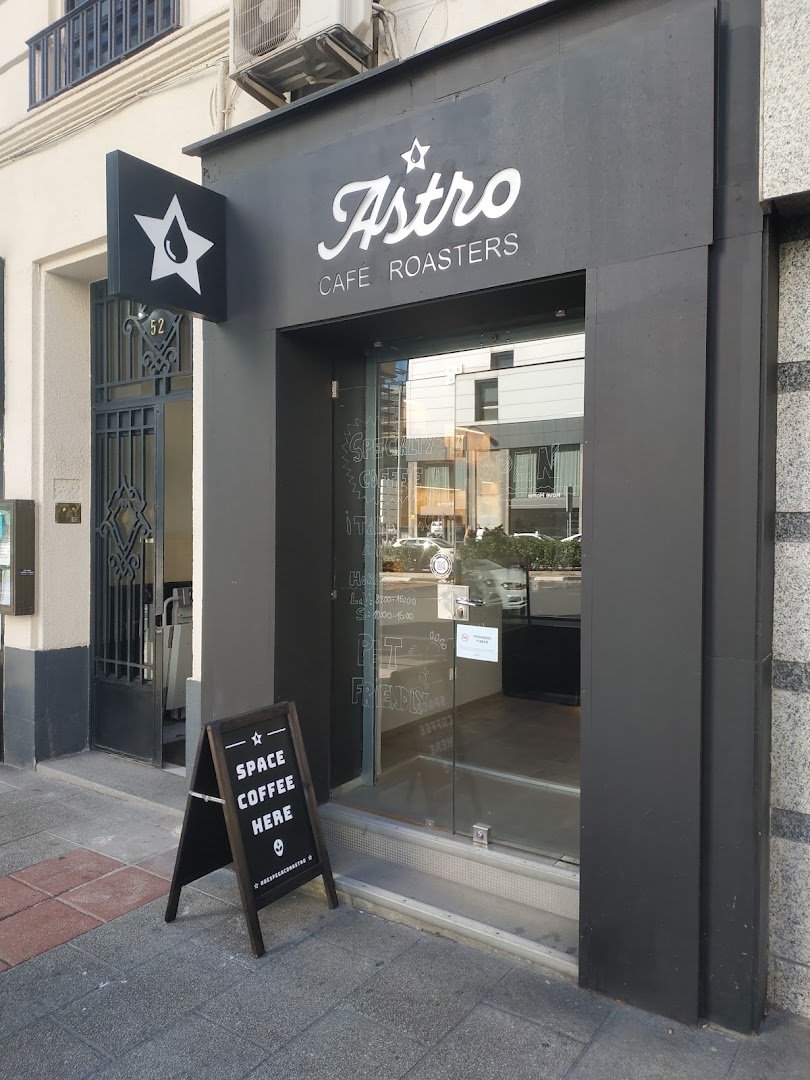Astro Café Nuevos Ministerios (MAD) specialty coffee shop in Madrid - photo 4