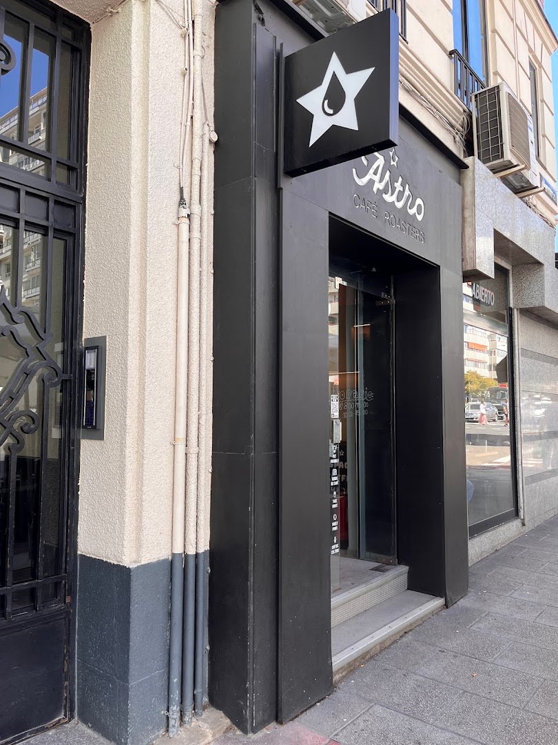 Astro Café Nuevos Ministerios (MAD) specialty coffee shop in Madrid - photo 9