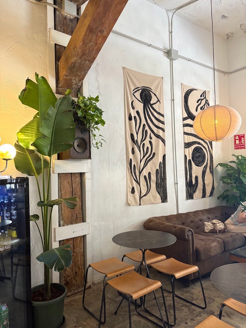 Slow Café specialty coffee shop in Madrid - photo 4
