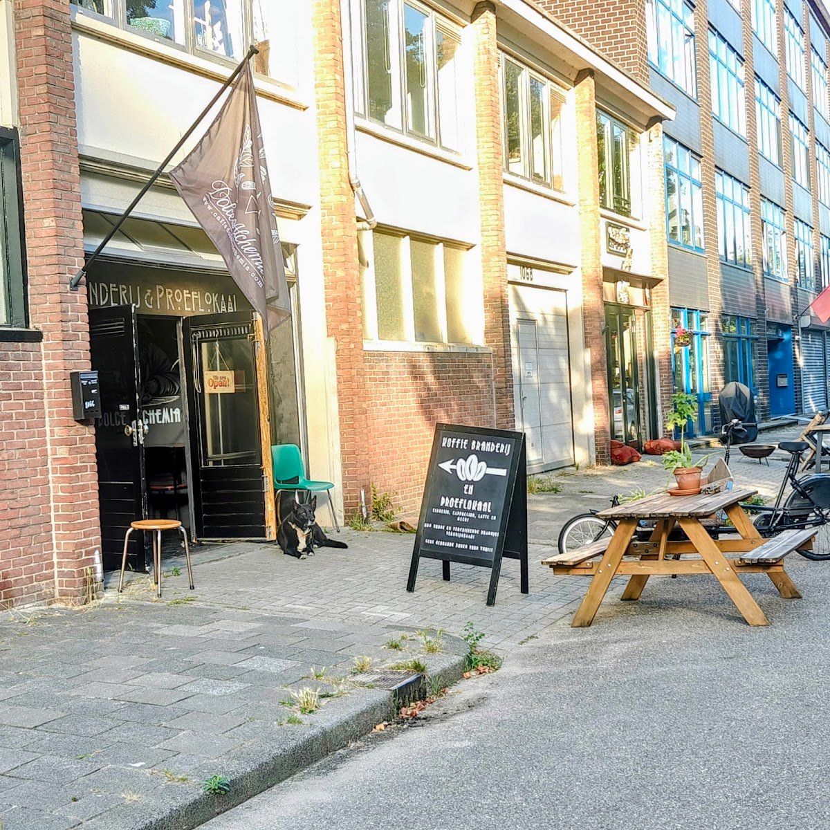 Dolce Alchemia Coffee Roasters specialty coffee shop in Amsterdam - photo 2