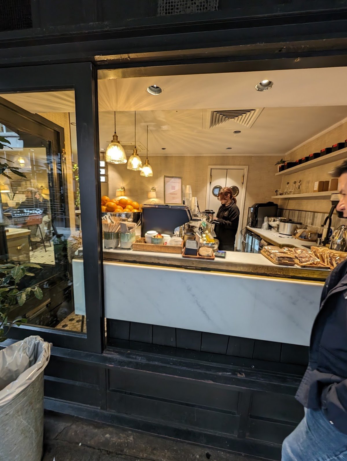 Hagen Espresso Bar (Hagen Mayfair) specialty coffee shop in London - photo 2