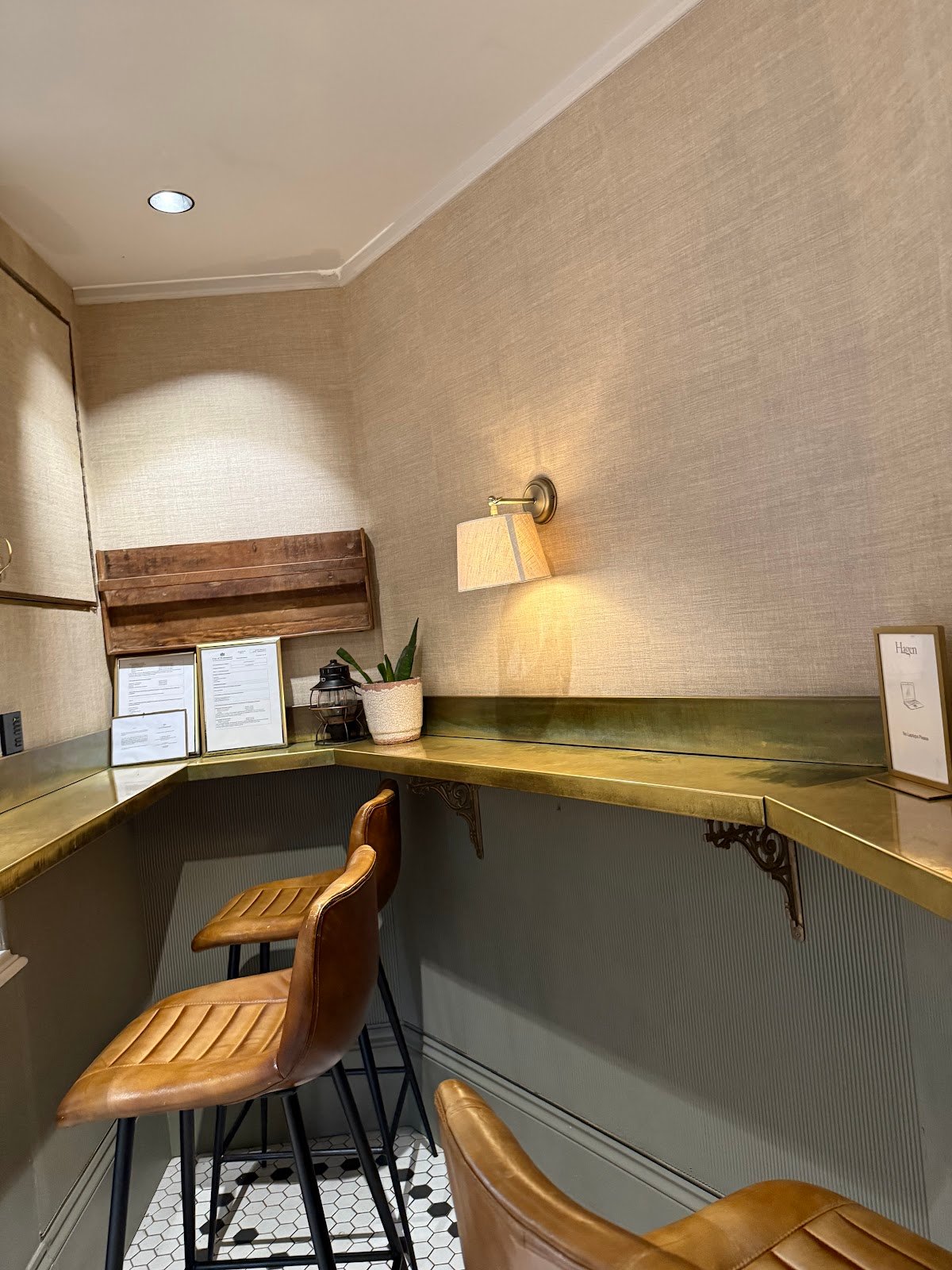 Hagen Espresso Bar (Hagen Mayfair) specialty coffee shop in London - photo 8