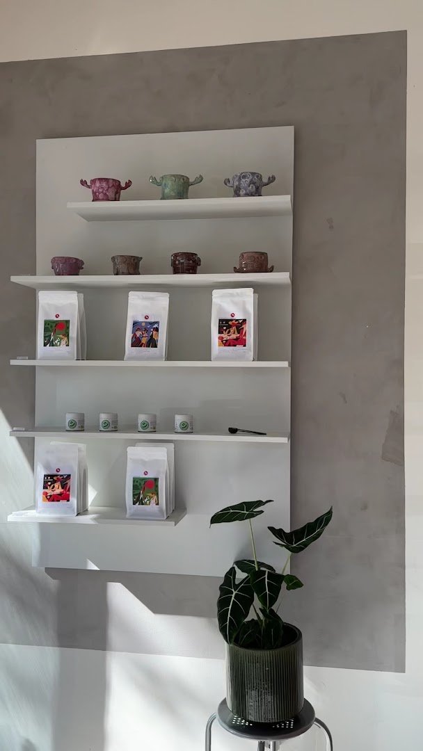 Interior of Hernández Oslo, specialty coffee shop in Oslo