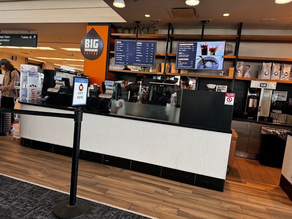 Big Shoulders Coffee specialty coffee shop in Chicago - photo 3