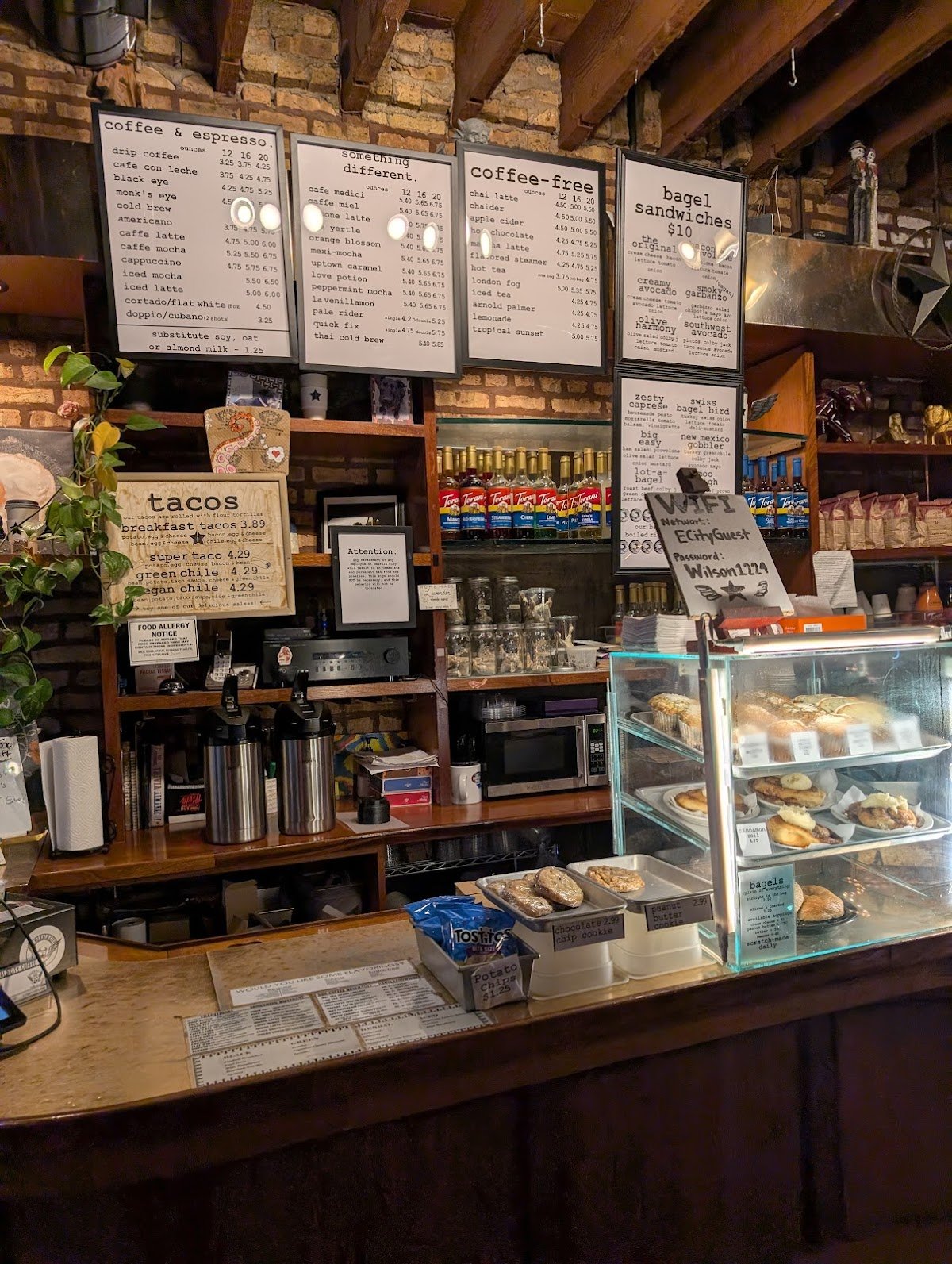 Emerald City Coffee specialty coffee shop in Chicago - photo 6